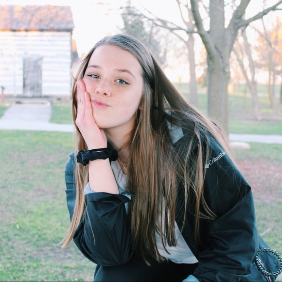 Meet your Posher, Elise - Picture 1 of 1